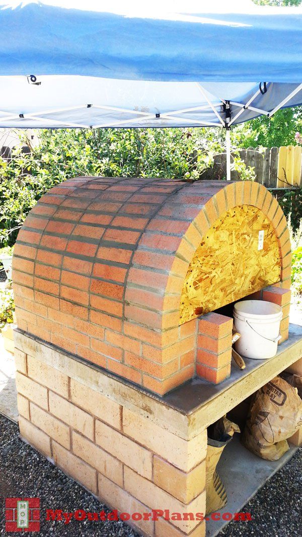 Four à pizza bois : DIY Brick Pizza Oven MyOutdoorPlans Free 