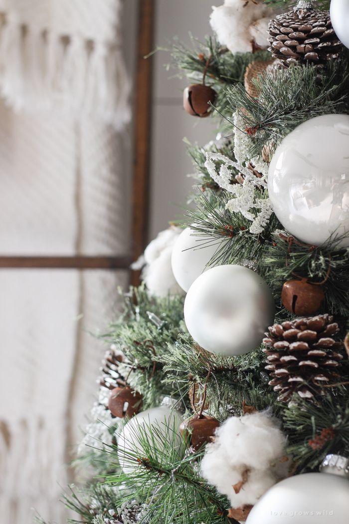 Sapin de Noël en blanc : Une chambre décorée pour Noël ...