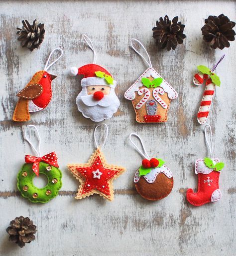 Sapin de Noël : Ornement de Noel, peluche de Santa Claus, maison de pain d'épice, décor d'arbre 