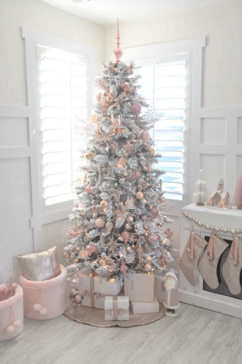 Sapin de Noël en blanc : Arbre d'inspiration vintage rose pâle - Decoro 360 - Votre Communauté d 