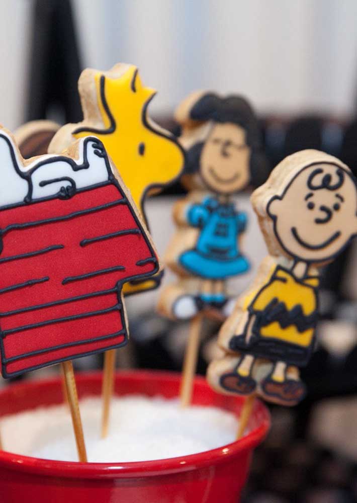 Cookies decorated with characters from the Snoopy gang