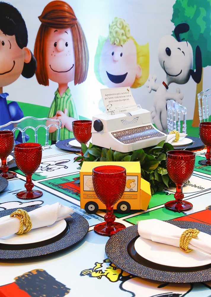 The idea here is to line the party table with the Snoopy comics. On the table, the classic objects of history