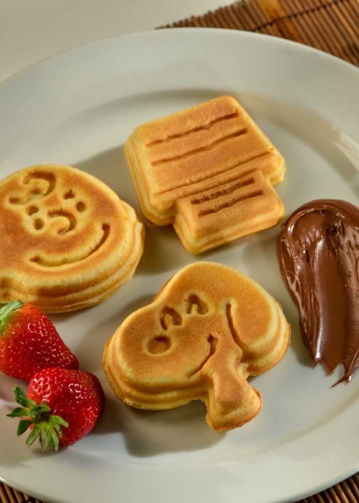 Look at the beautiful menu suggestion for the Snoopy party: waffles, hazelnut cream and strawberries