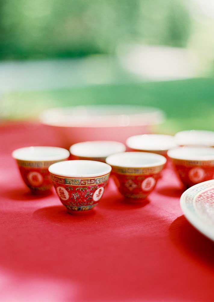 Porcelain cups ready to receive tea