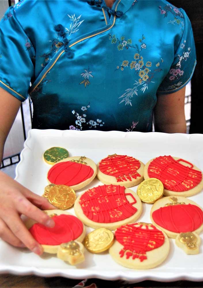 How about cookies decorated with Chinese lanterns?