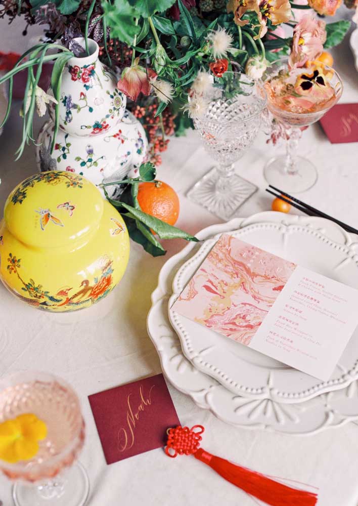 A legitimate Chinese party displays beautiful and delicate china