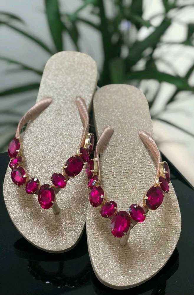 Here, the slipper by itself is already a hit, but as everything can always get better, so red stones were applied