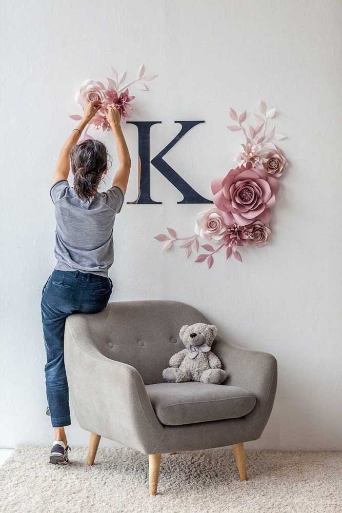 The initial of your mother's name highlighted in this panel model. Paper flowers complement the proposal