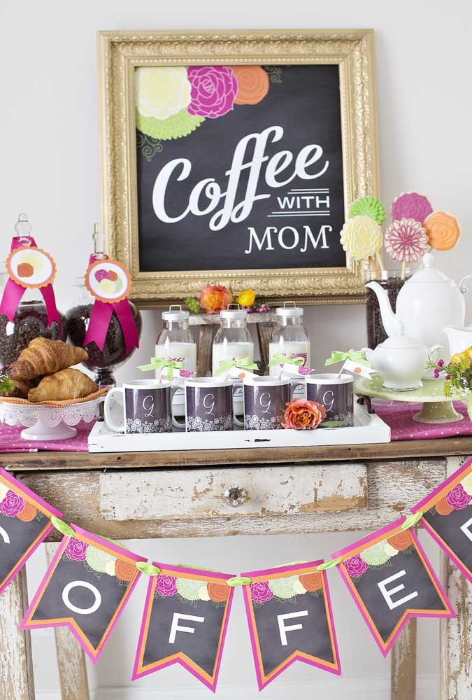 The breakfast table for Mother's Day has a charming panel made with chalkboard