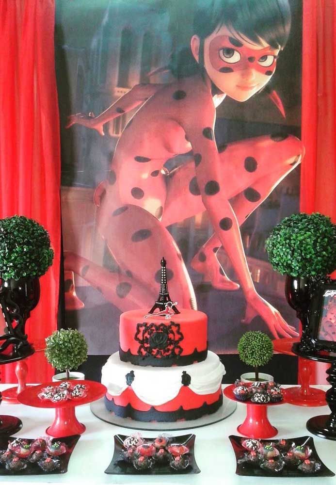 Place the Ladybug on the center table panel when you make the Eiffel Tower decorated cake