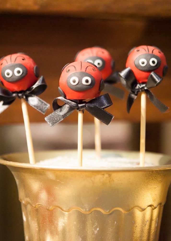 Even the cakepops can be personalized with the dear ladybug ladybug