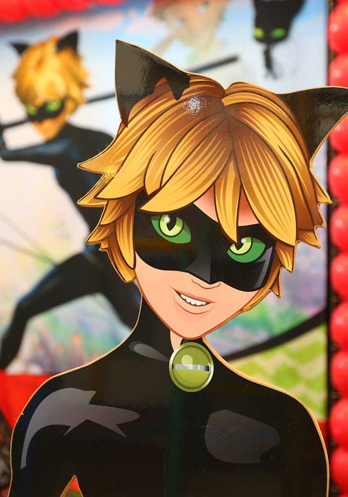 The other characters of the Miraculous drawing also have a time at the Ladybug party. Here who appears to say hi is the character Adrien Agreste