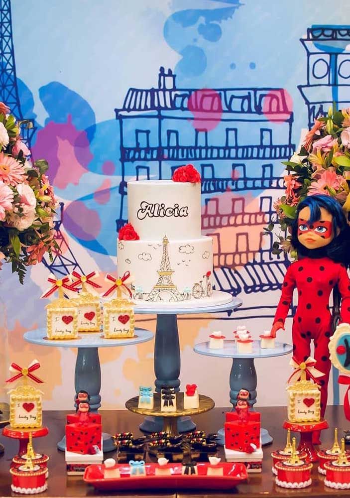 Look how the Eiffel Tower can be used on the cake in the Ladybug theme