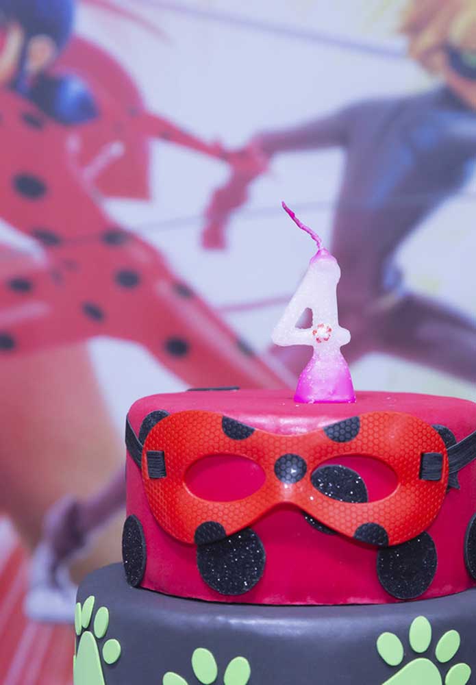 Simple and beautifully decorated Ladybug cake