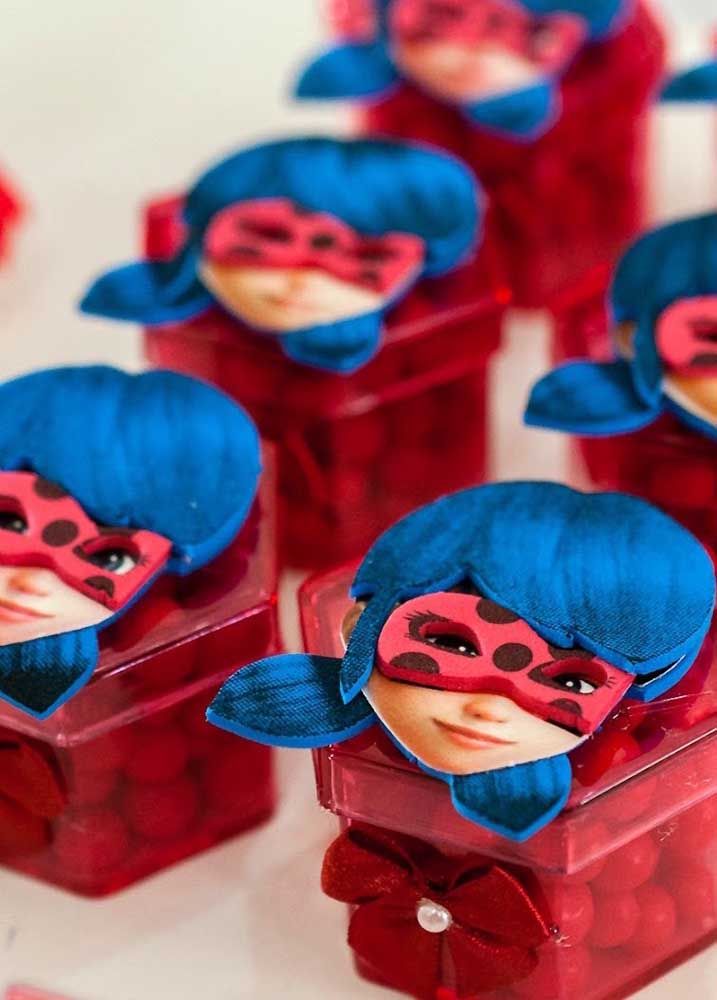 The ladybug's face to decorate the candy boxes