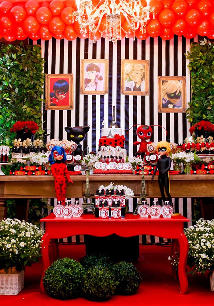 Ladybug-themed cake table decoration: complete and luxurious!