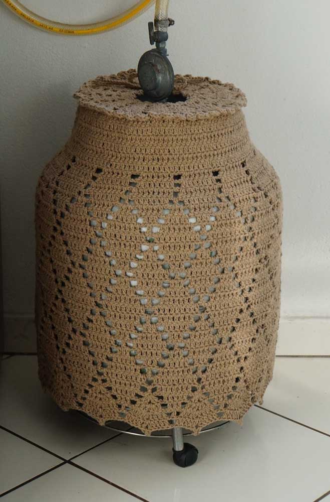 Crochet cover in crocheted brown. A neutral tone that matches any kitchen