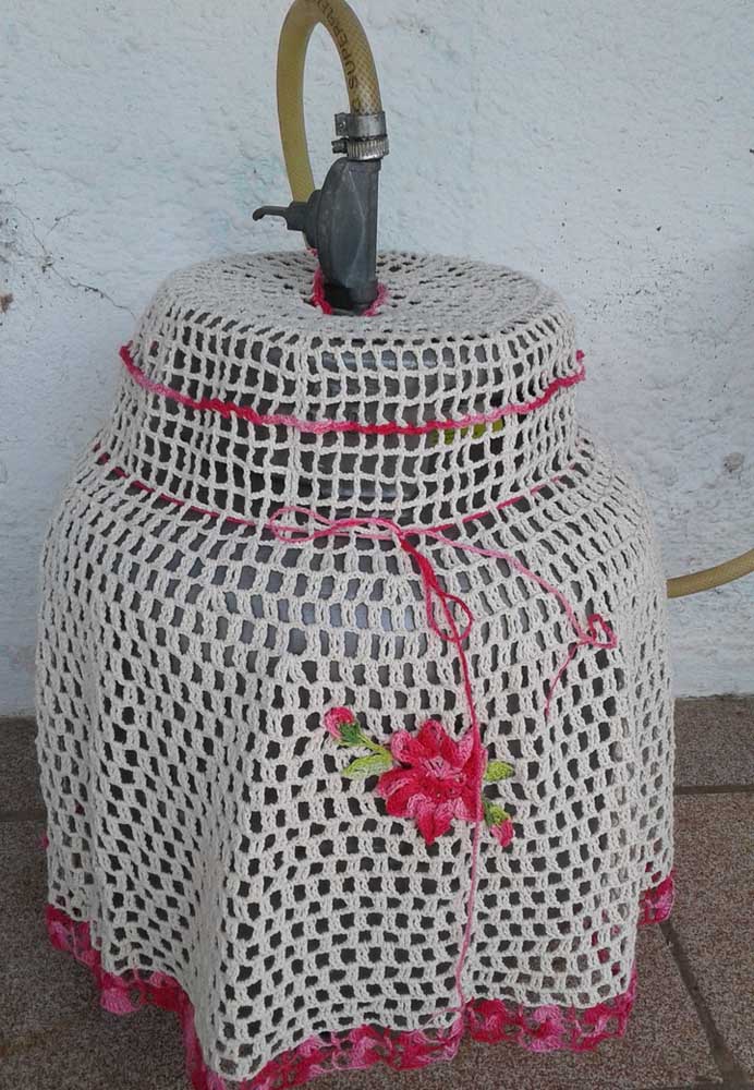 Simple model of crochet canister cover made on string