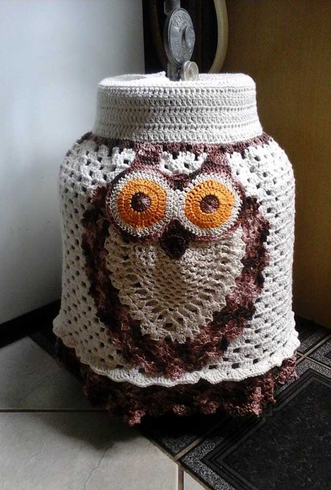 A owl with wide open eyes is the theme of this personalized crochet canister cover