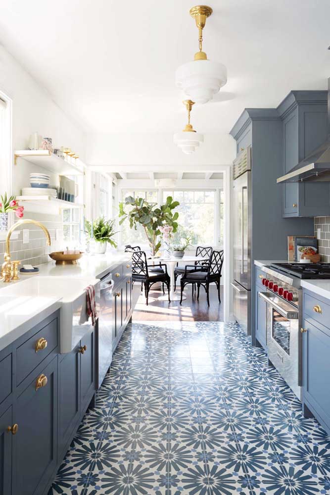 Provencal kitchen integrated with the dining room