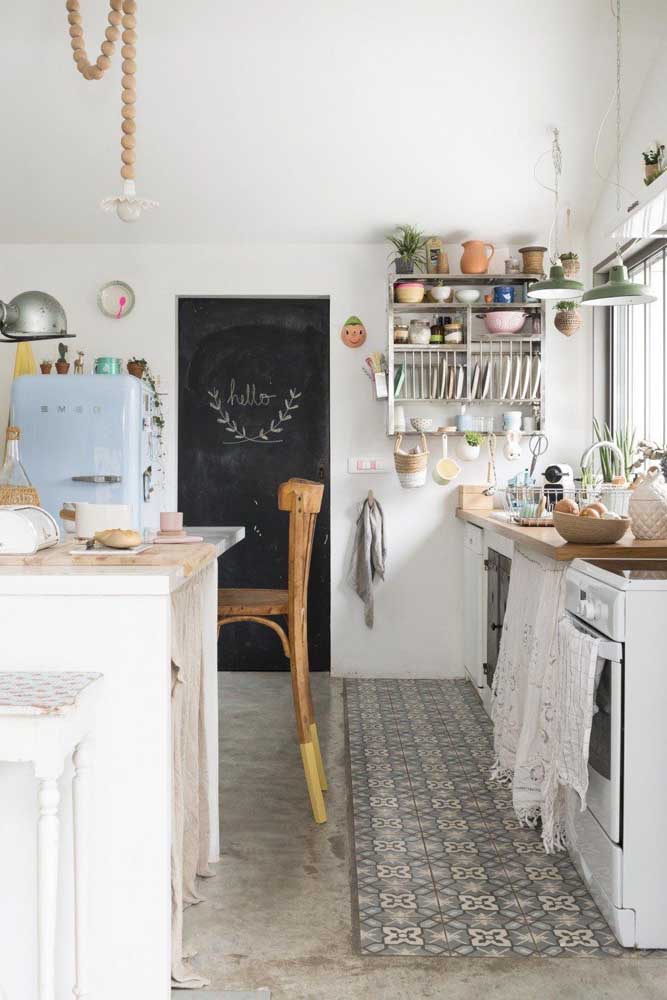 A Provencal cuisine treat. With right up to the lace curtain in the sink and retro blue fridge