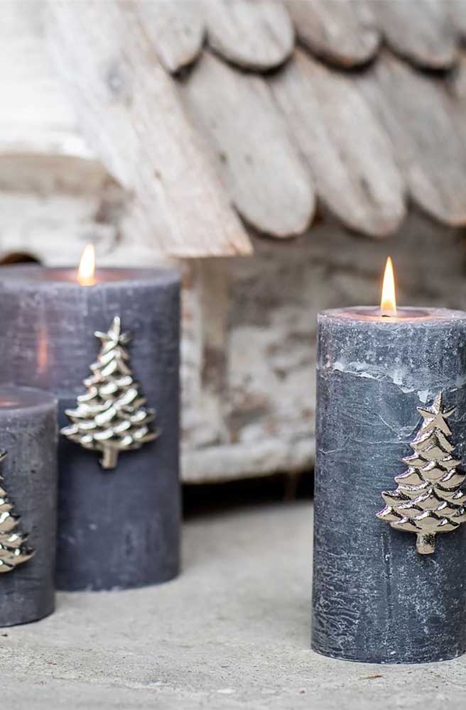 Christmas candles decorated with golden pine. Just a drop of glue and the candle decoration is ready