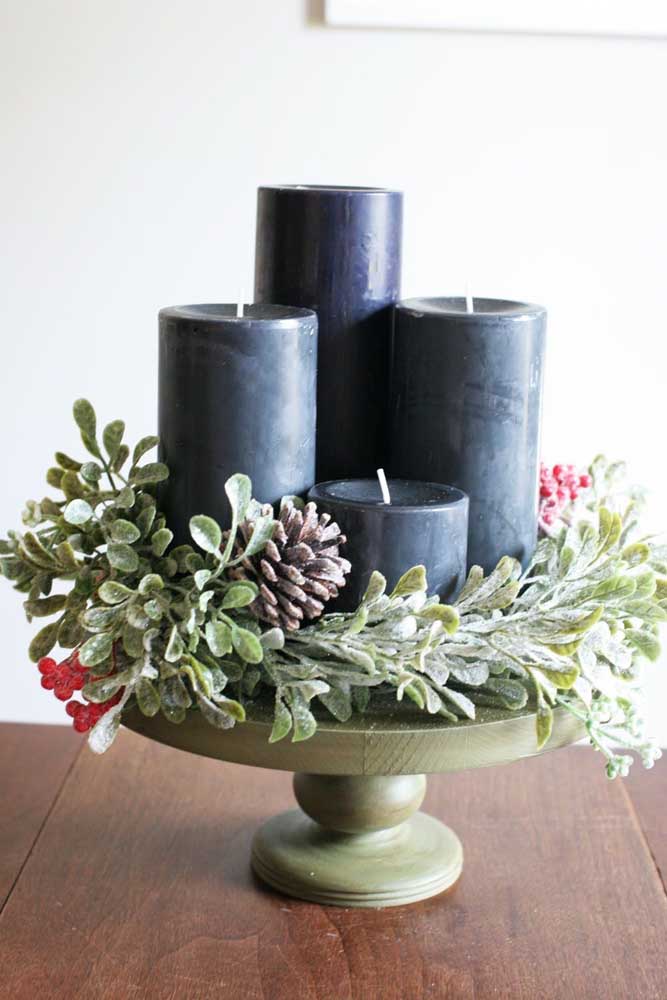 Who said you can't use black candles for Christmas? Dare and try!