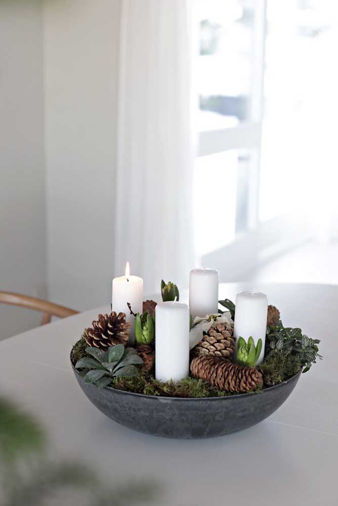 Simple, modern arrangement and still be the face of Christmas