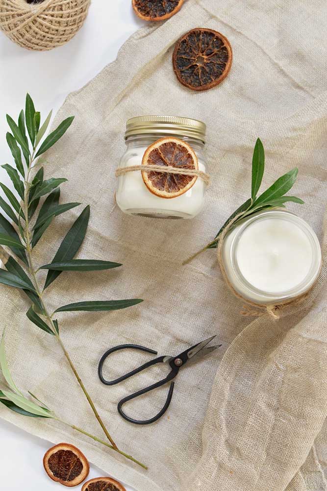 Citrus aromas and a rustic look: who doesn't fall in love with candles like that?