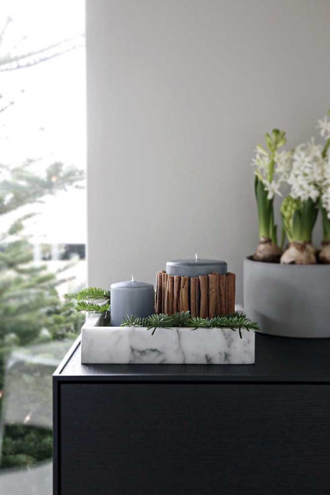 This idea is worth saving: Christmas candles decorated with cinnamon sticks