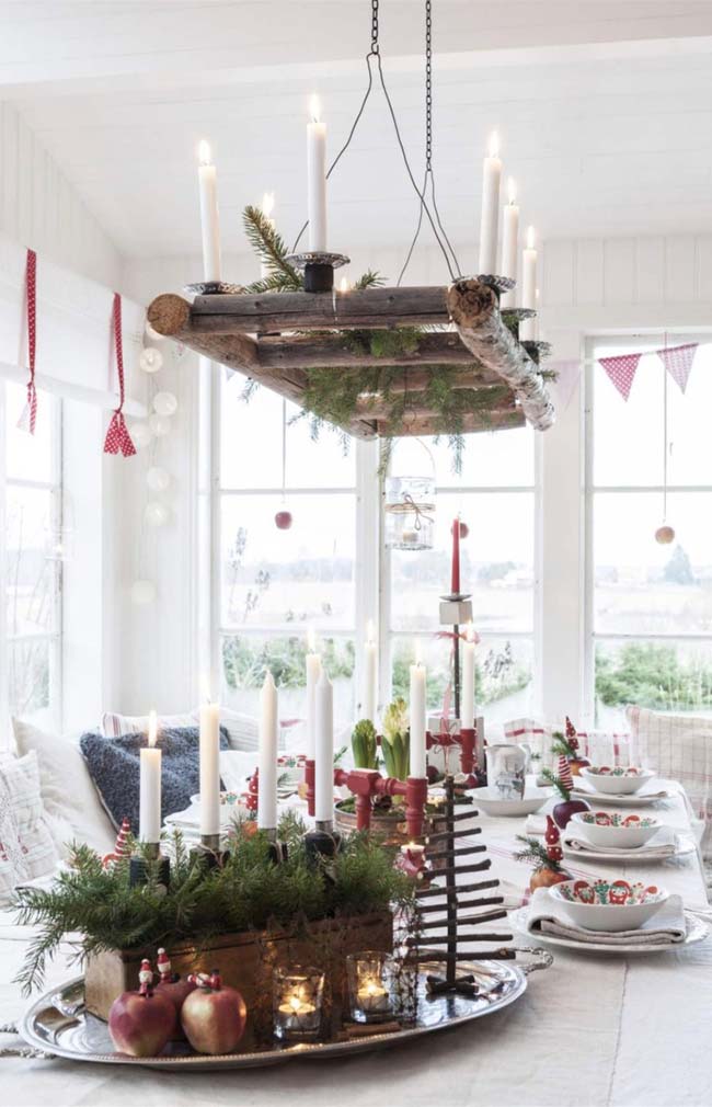 In a more rustic tone, this homemade wooden chandelier suspended on the table does not require any other type of decoration