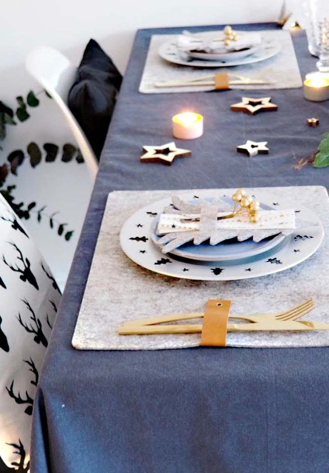 Treats for guests: leave a treat on the table for each person next to the dishes