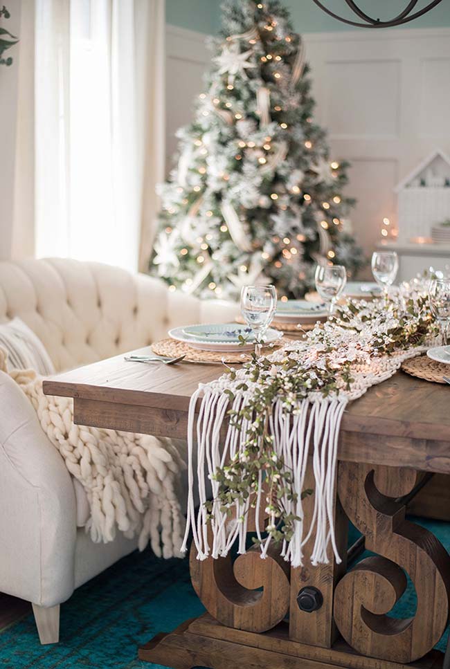 Combine natural elements and crafts for a rustic decor