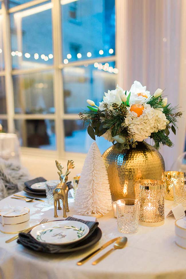 White and gold Christmas table decoration