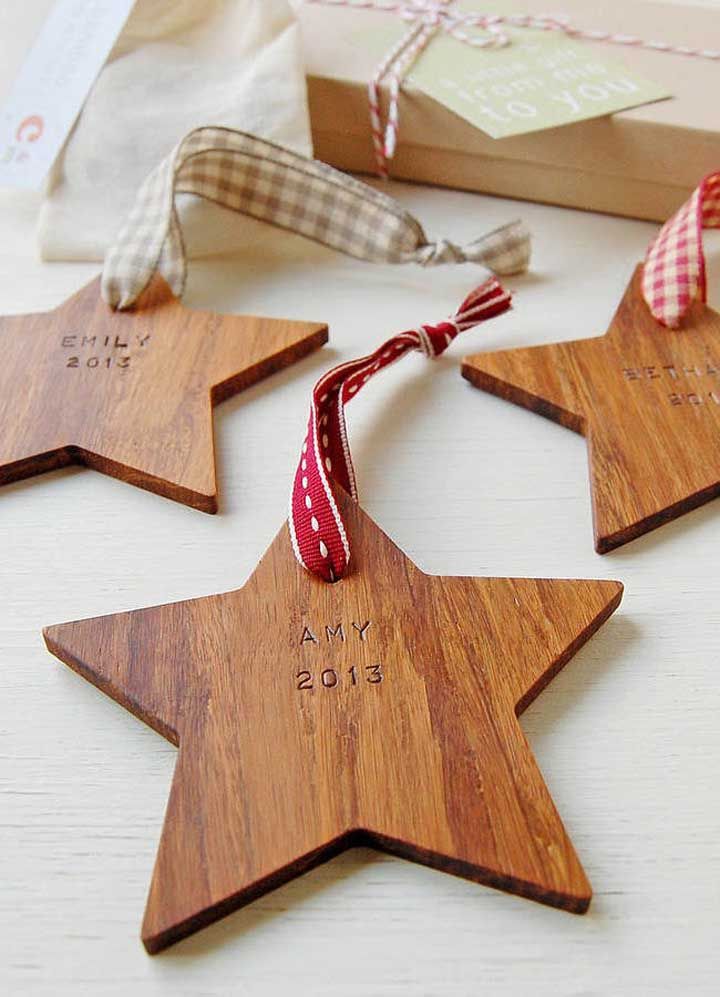 In wood, the Christmas star is a charm