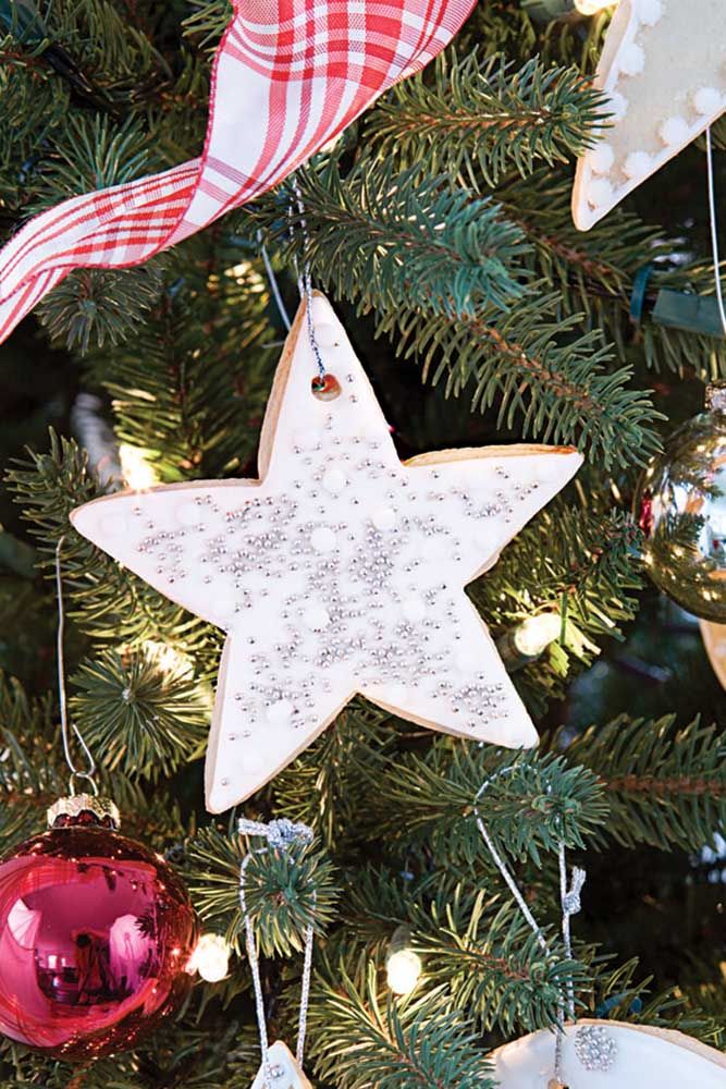 Did you think of hanging star-shaped cookies on the tree? Different, isn't it?