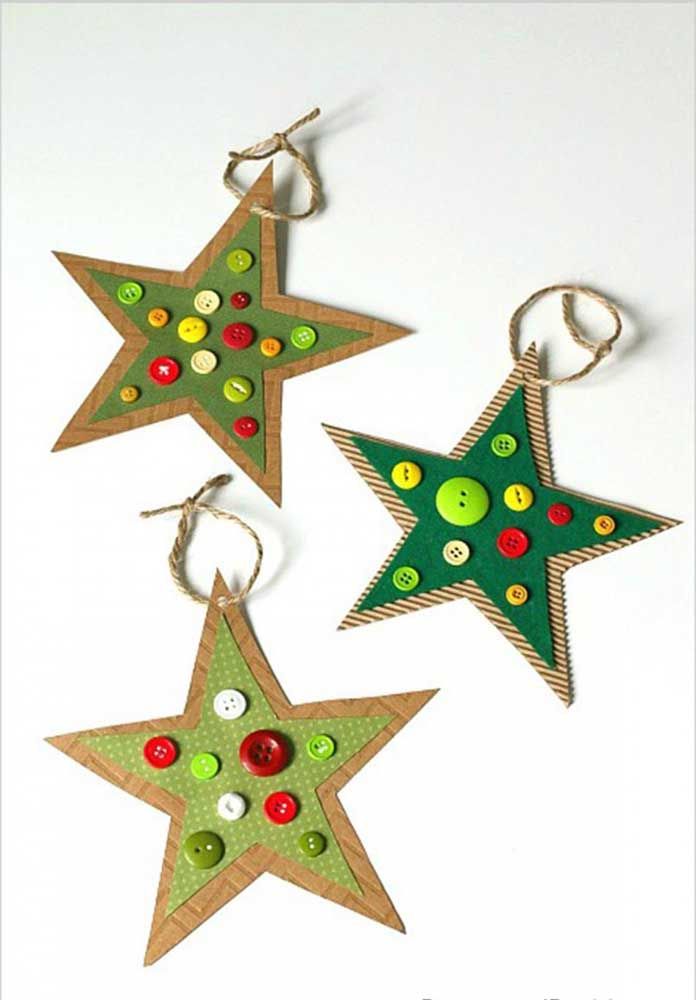 Paper and buttons form this simple but very charming Christmas star