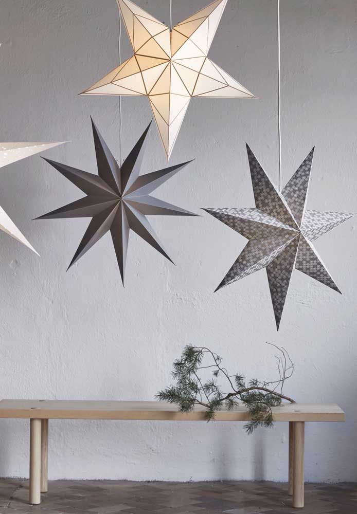 What a beautiful idea! Suspend the paper stars by nylon threads; note that each follows a different format