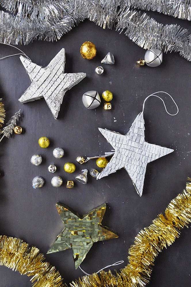 Take beads, sparkles and sequins, add a star mold and create your Christmas ornament