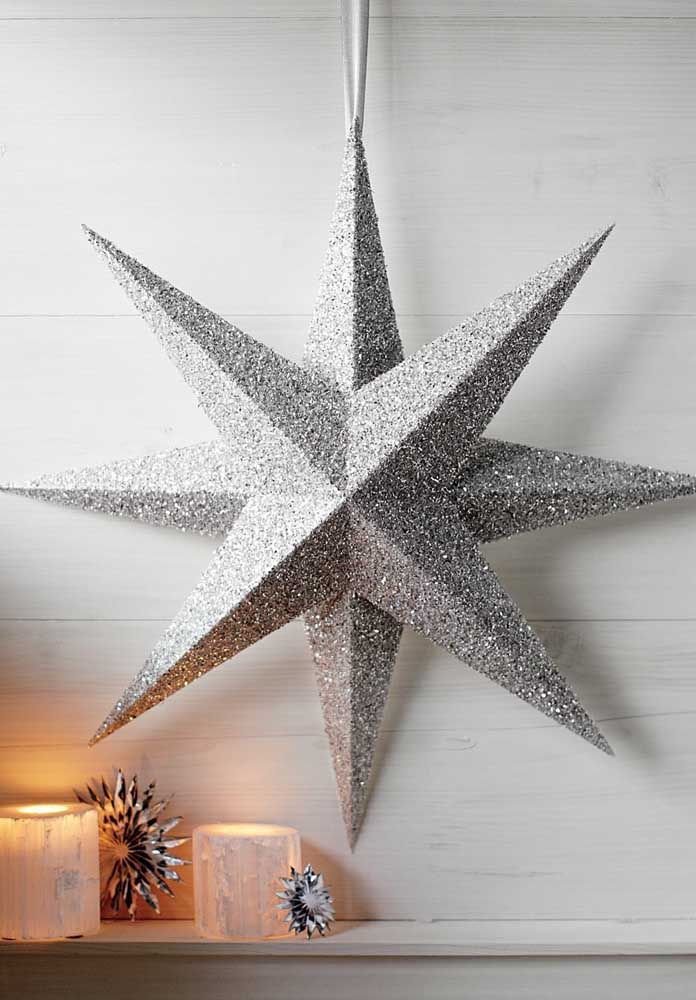 A neutral and discreet model of a Christmas star, but that does not go unnoticed in the decoration