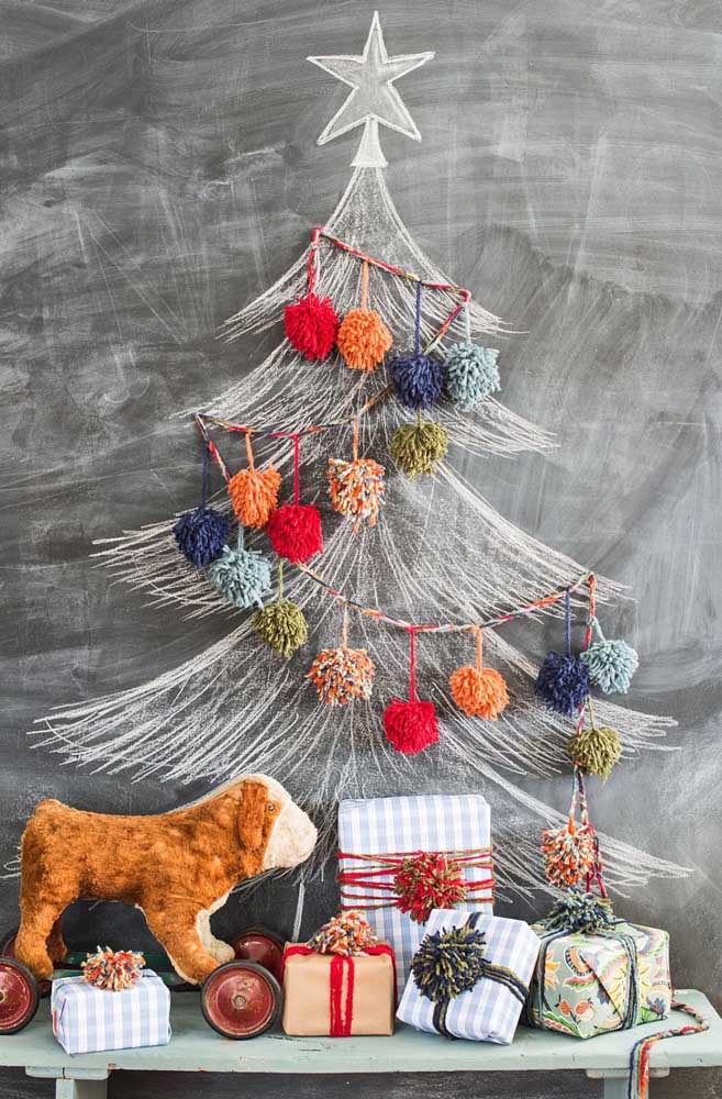 Here, the Christmas tree drawn on the blackboard wall was decorated with wool pompoms