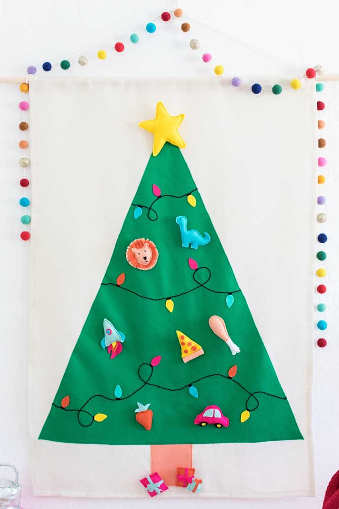 For the children's room the suggestion is a felt wall Christmas tree