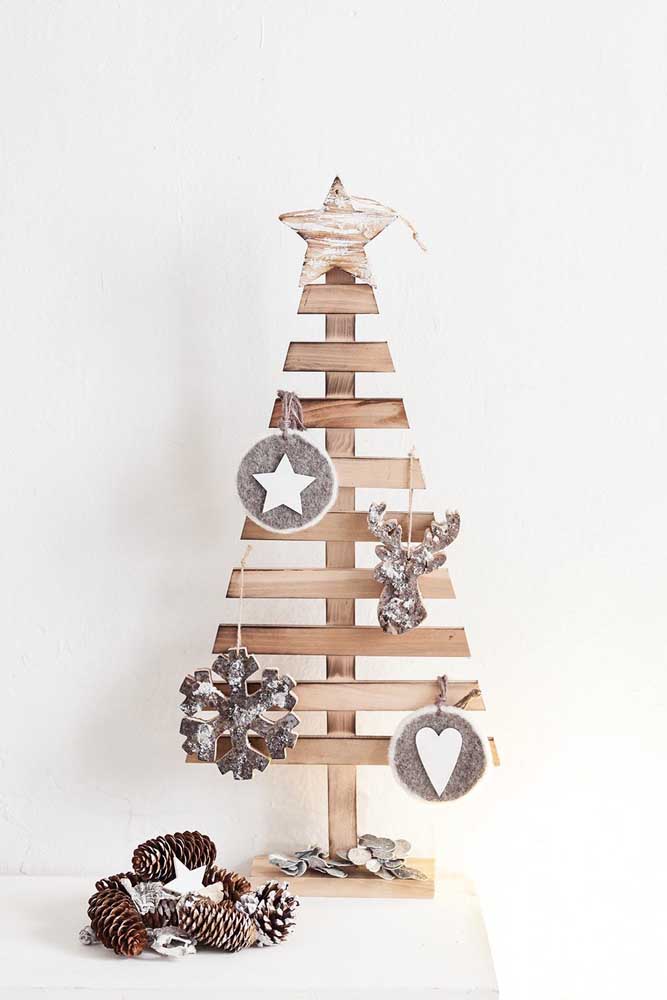 A beautiful wooden Christmas tree model to get inspired