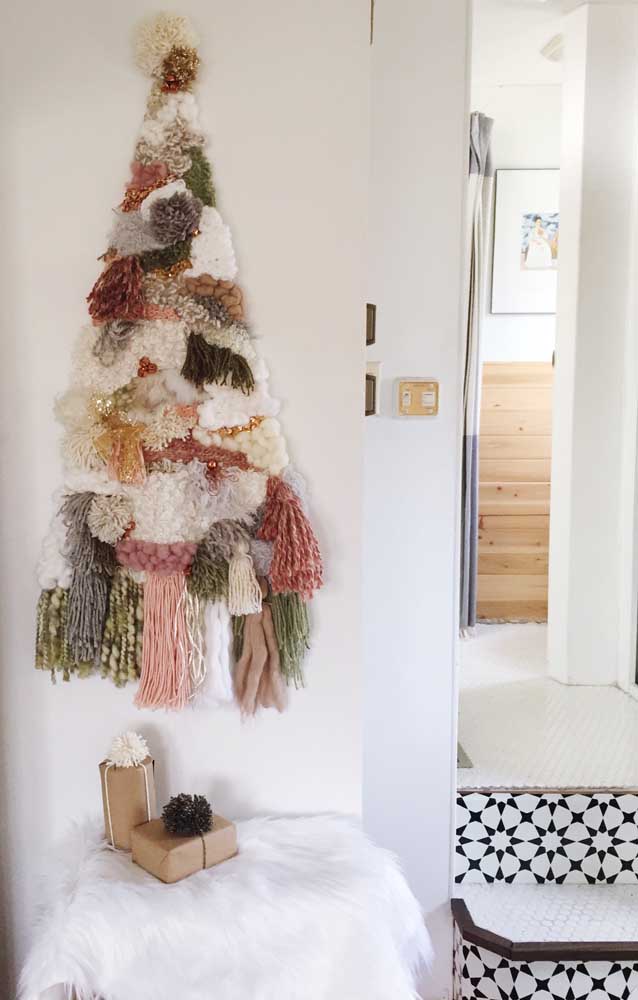 This Christmas tree made with wool is very warm