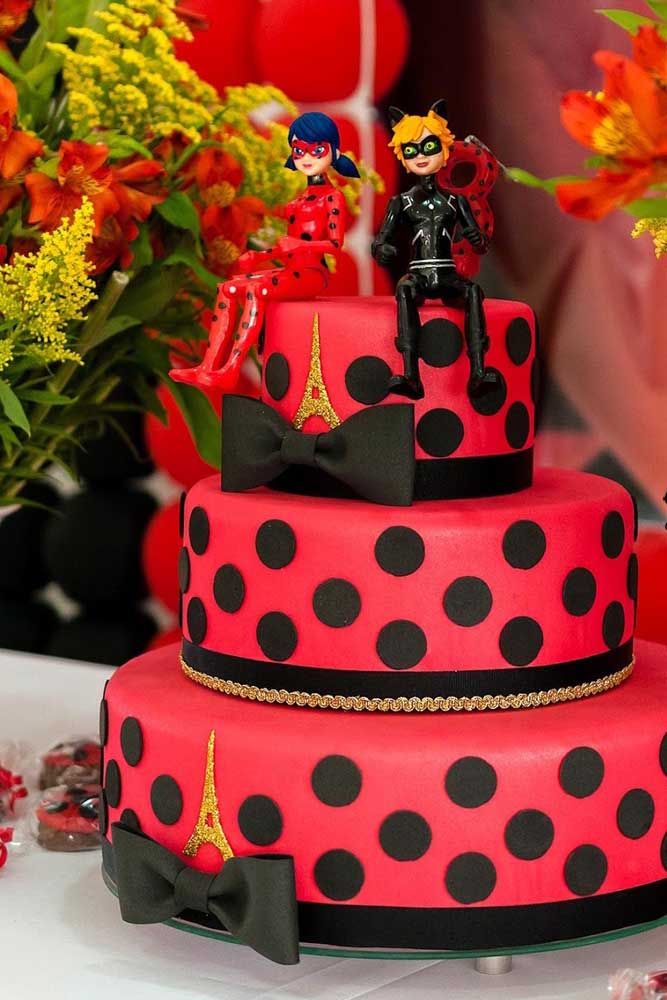 The ladybug can't miss the cake