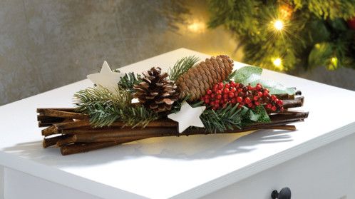 Bougie Naturelle : Décoration de table pour Noël avec fagot de bois, houx et pin  Pearl.fr 