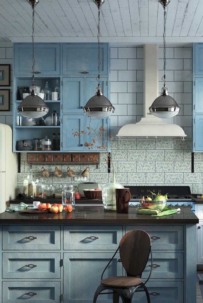 Modern Provencal cuisine. Note that the pendants refer to the industrial style