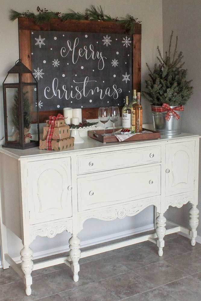 Blackboard paper here becomes a Christmas panel; combine it with other ornaments of the time