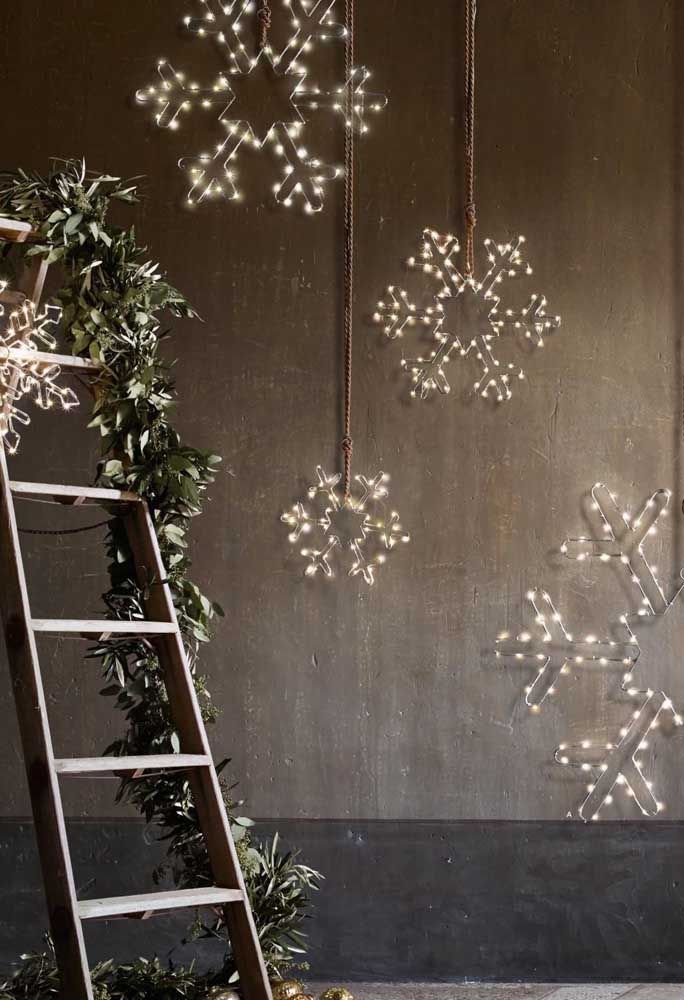 What a beautiful idea! Illuminated Snowflakes 