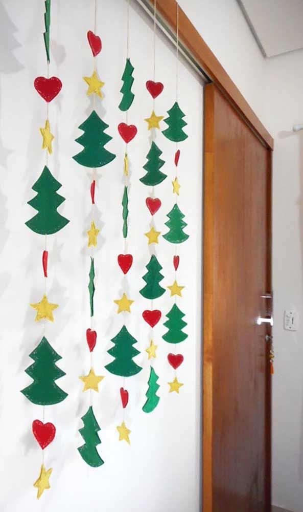 The curtain of trees, hearts and stars is also a great choice for Christmas decoration